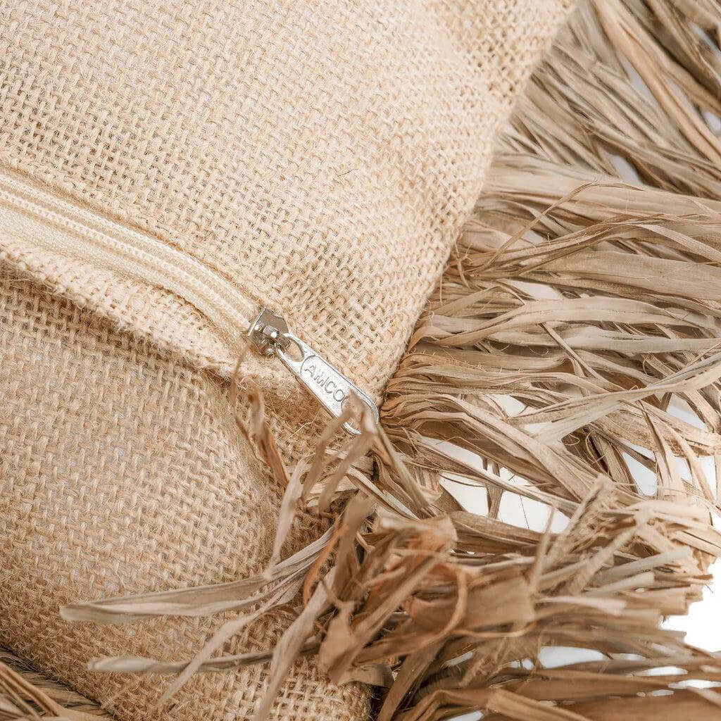 Natuurlijke jute kussenhoes met ritsdetail en franjes, maat 40x40 - De Jute Bonita Kussenhoes in naturel tint