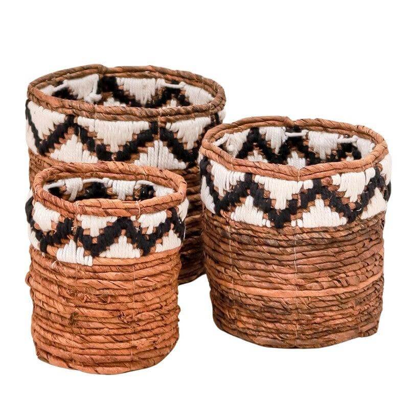 Set van drie natuurlijke opbergmanden SADARA, handgemaakt met macramé patroon, perfect voor decoratie of opbergen, plasticvrij.