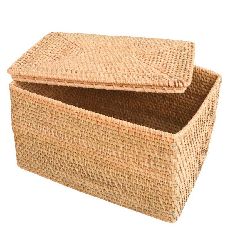 Stijlvolle rotan opbergmand met deksel 30x21x17 cm, handgemaakt en duurzaam. Perfect voor kleine opslag op bureau of plank.