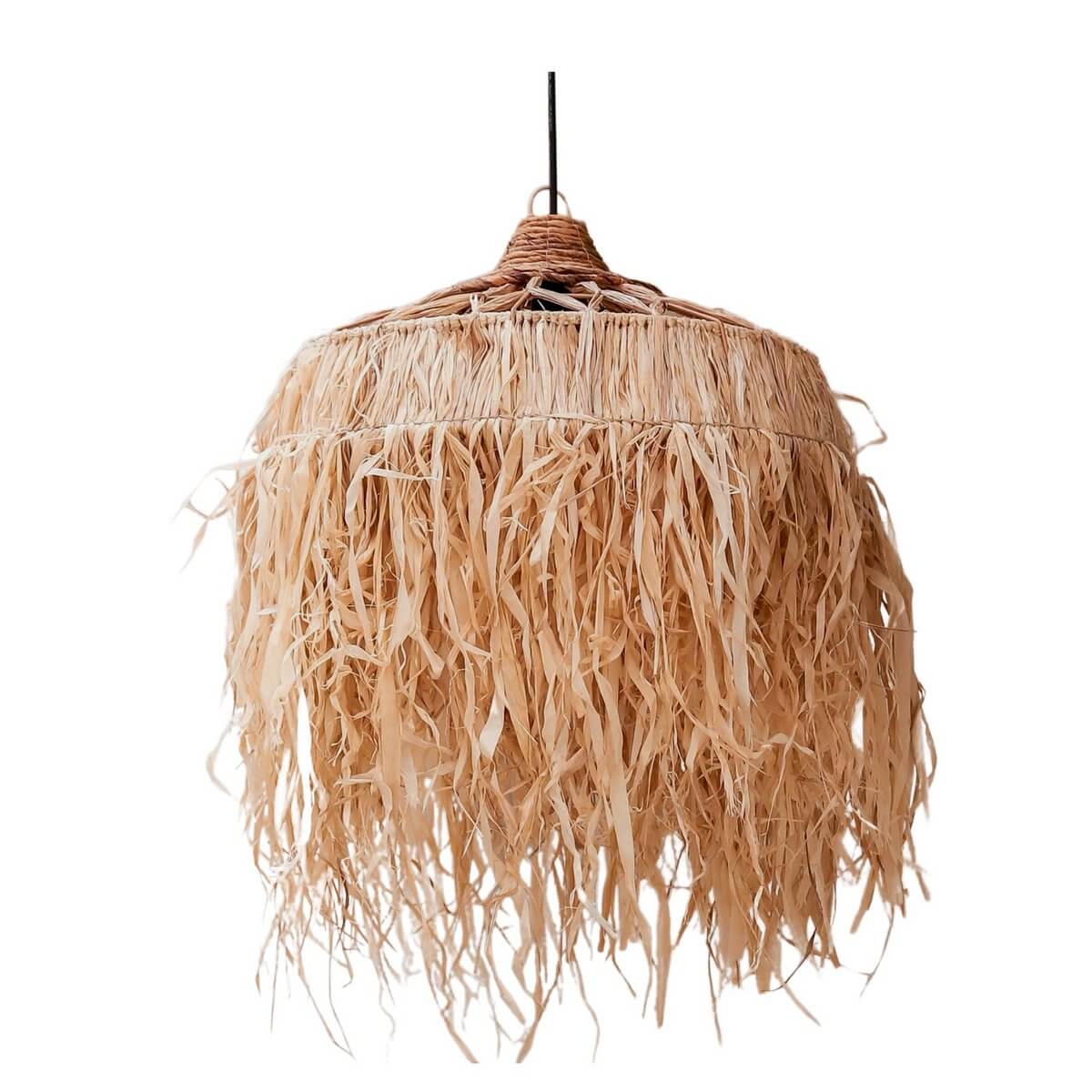 Exotische raffia hanglamp met franjes, handgemaakt en duurzaam, voor een warme, sfeervolle verlichting.