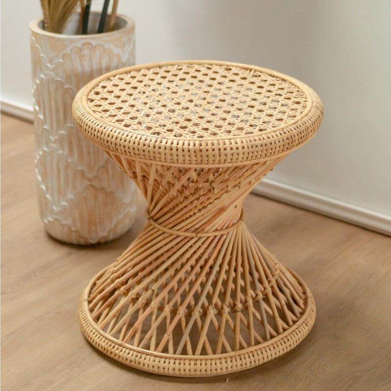 Rotan bijzettafel LUHU Ø45 cm beige, handgemaakt en duurzame constructie, perfecte eyecatcher voor elke woninginrichting.