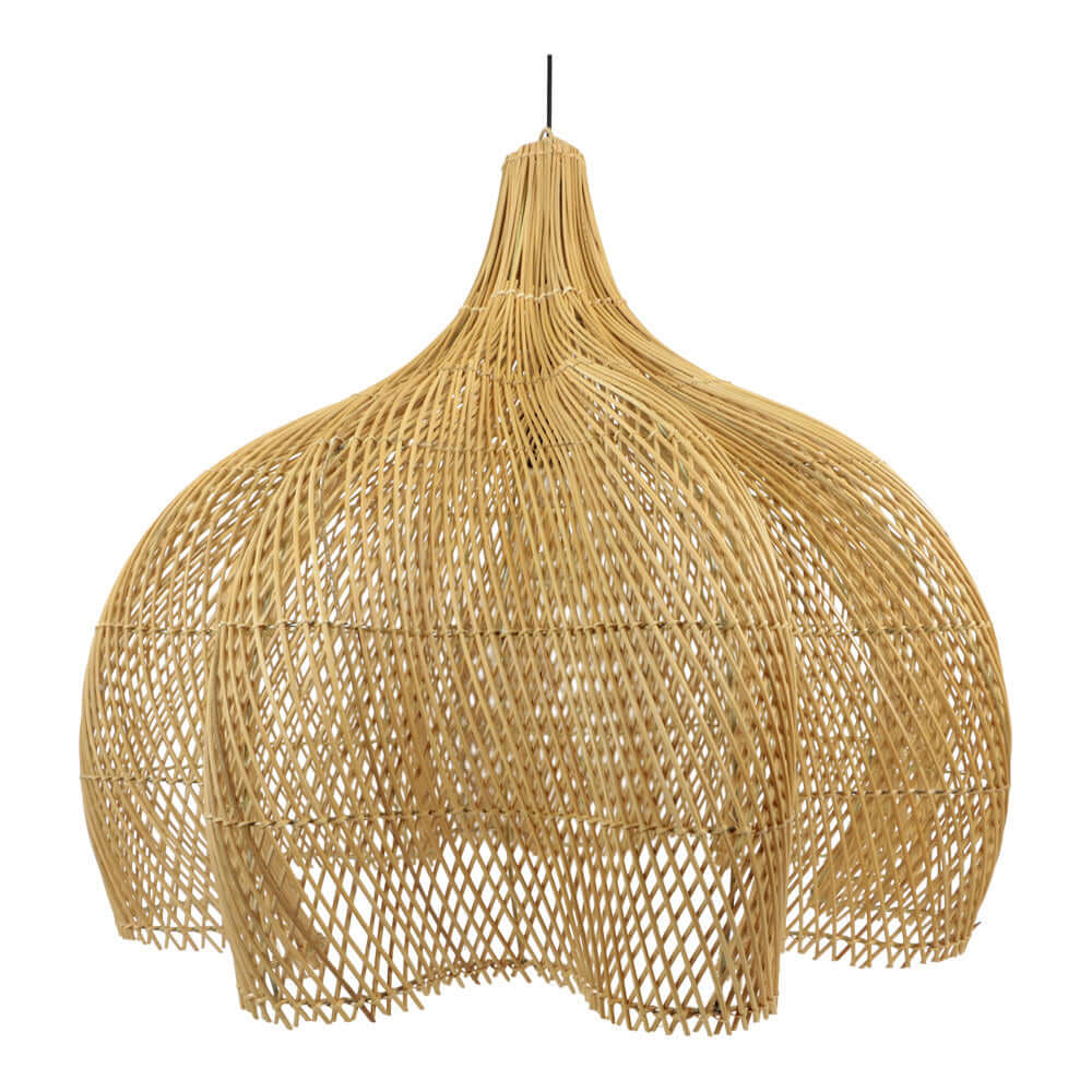 Grote rotan hanglamp Flora, handgevlochten design, perfecte blikvanger voor een warme interieurstijl. Ideaal voor woonkamer of restaurant.