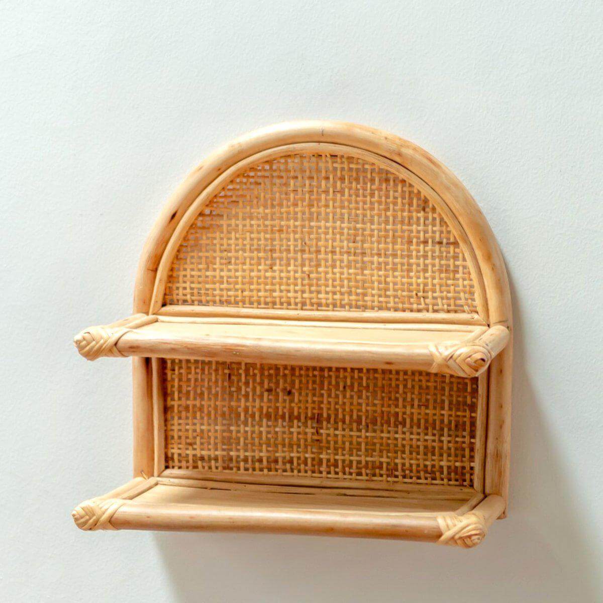 Rotan wandplank TIASA 33 cm, handgemaakt en duurzaam, perfect voor hal of slaapkamer. Eyecatcher & eerlijke handel.