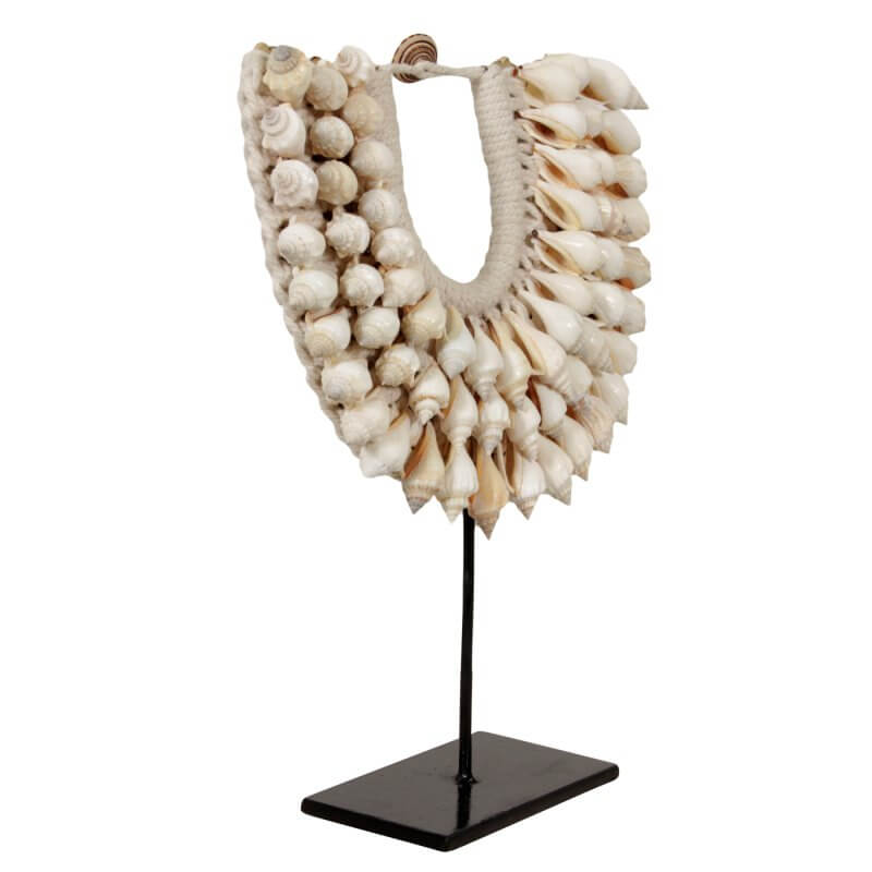 Handgemaakte wit schelpenketting G7 Small Shell, decoratief ontwerp op standaard, 25x28x7cm, merk Pole To Pole